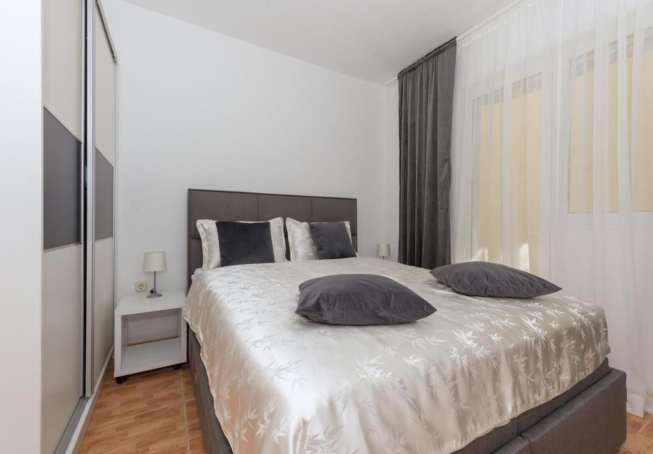 Apartments Ivi - 100 M From Pebble Beach Drasnice Esterno foto